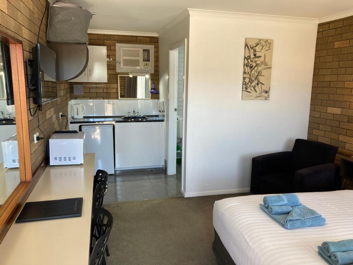 Camellia Motel Narrandera Exterior foto