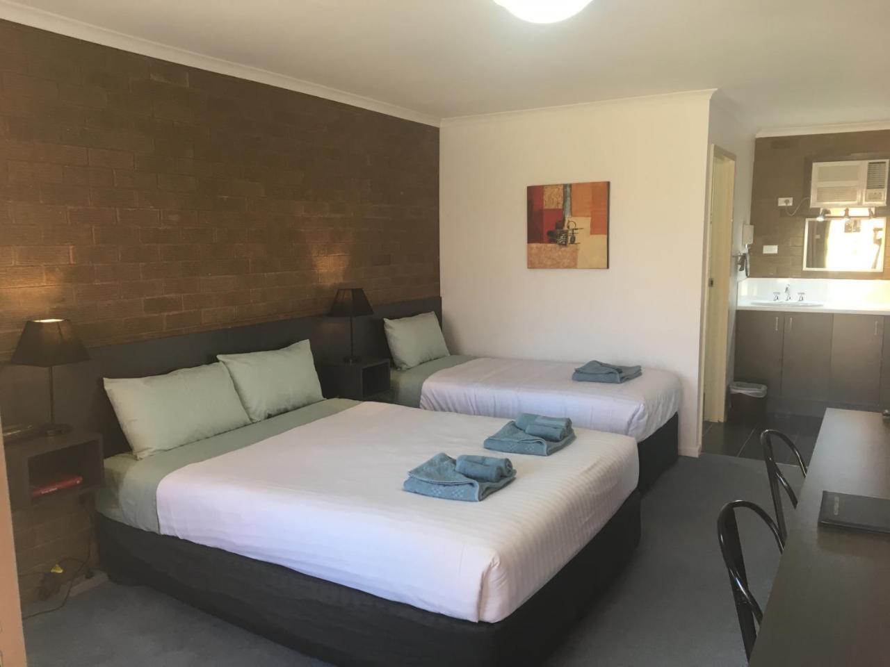 Camellia Motel Narrandera Exterior foto